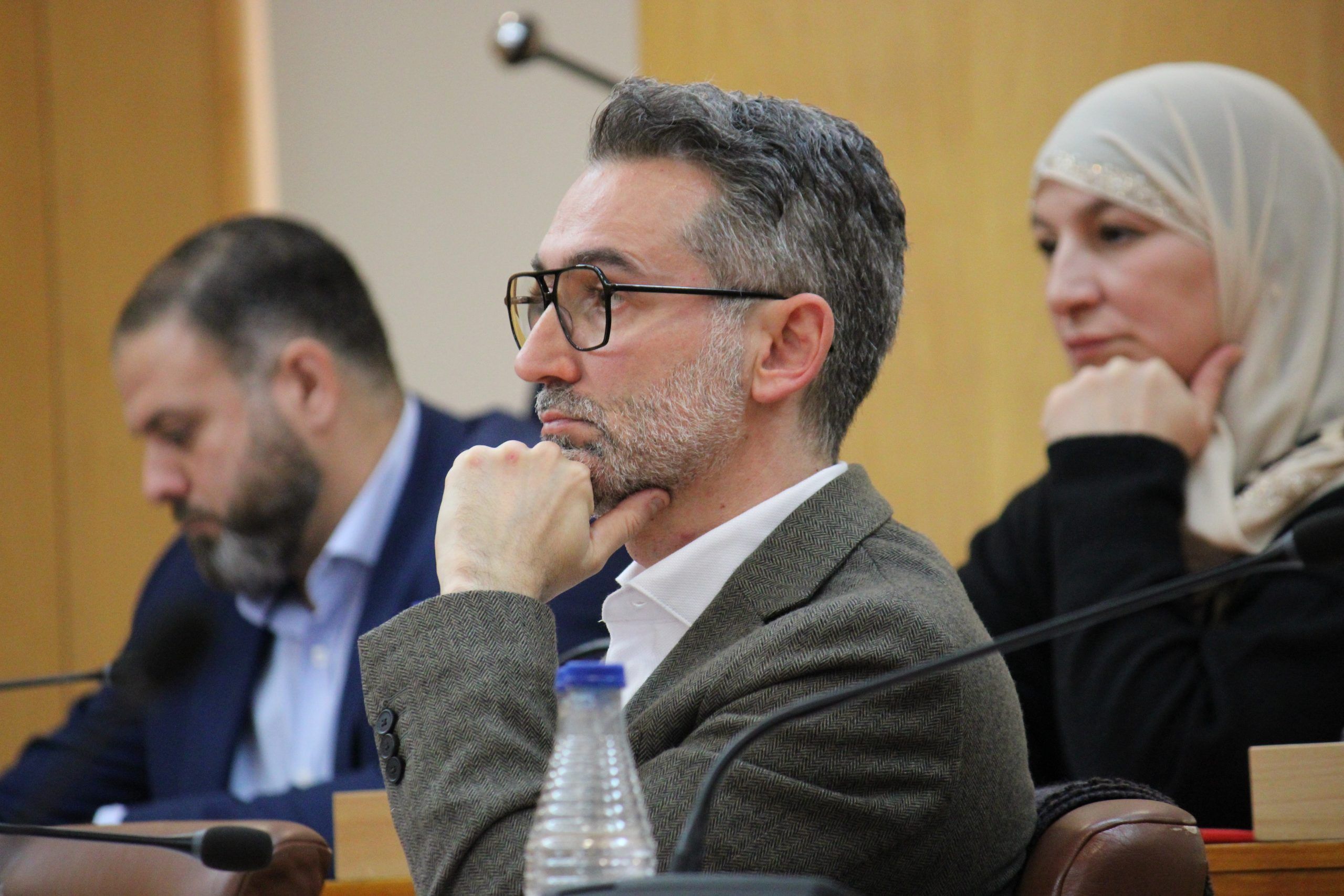 El PSOE interpela sobre el urgente mantenimiento de los centros escolares