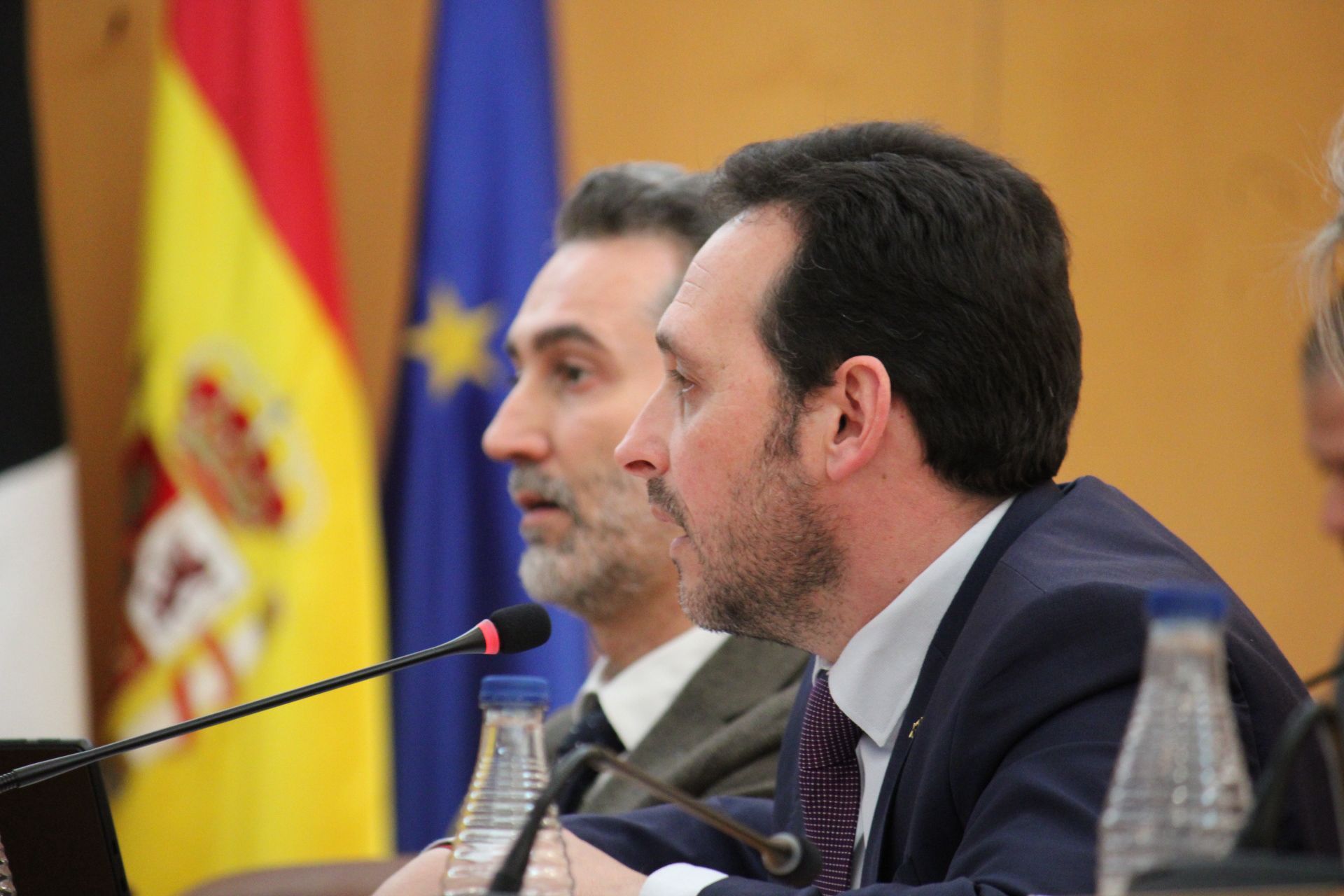 VOX interpela por la falta de ayudas para autónomos