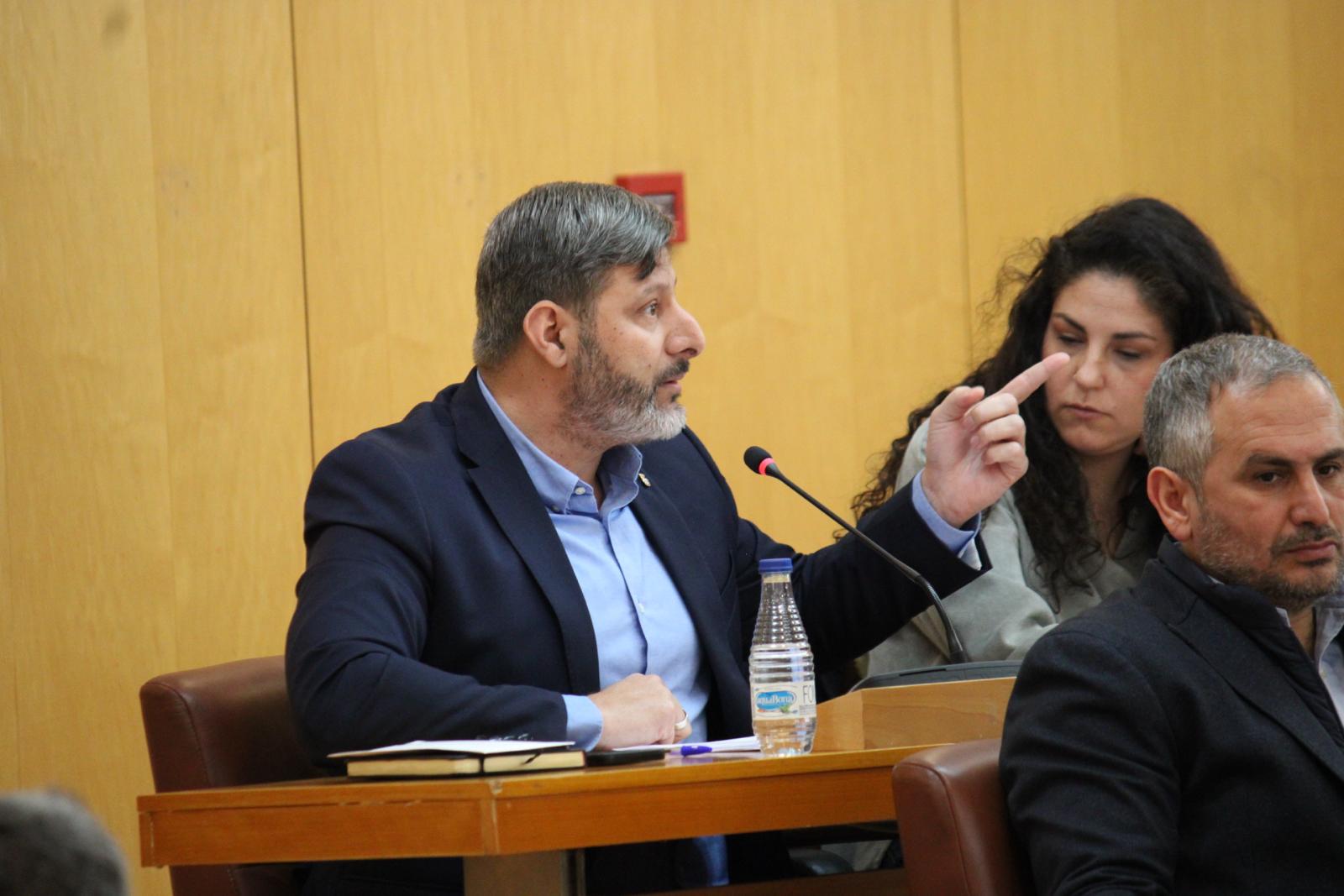 Mohamed Mustafa de CeutaYa! cuestiona la legalidad y la transparencia en el proceso de municipalización del servicio de limpieza