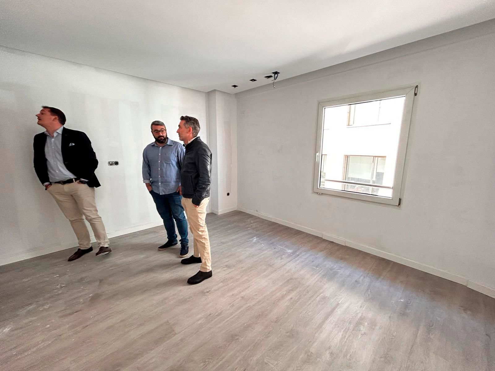 Crisis en el Hotel Puerta de África: PSOE critica la gestión del gobierno ante pérdidas millonarias