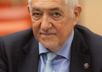Conde-Pumpido impulsó un comunicado contra las presiones al Tribunal Constitucional tras el aviso del Supremo
