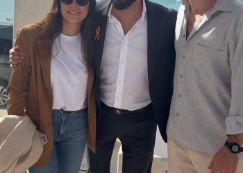 Vergonzoso espectáculo en Málaga: Alvise Pérez rechaza el palco de autoridades y se lanza al populismo de calle