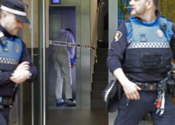 Hallado el cadáver de un hombre en un charco de sangre en un edificio del barrio de San Juan en Pamplona