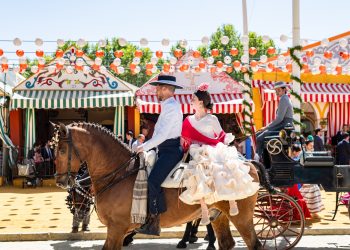 Tres heridos, entre ellos un bebé, tras el arrollamiento de un caballo en la Feria de Abril