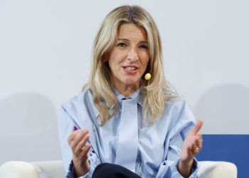 El PSOE toma la delantera en la negociación por la jornada laboral sin esperar a Yolanda Díaz