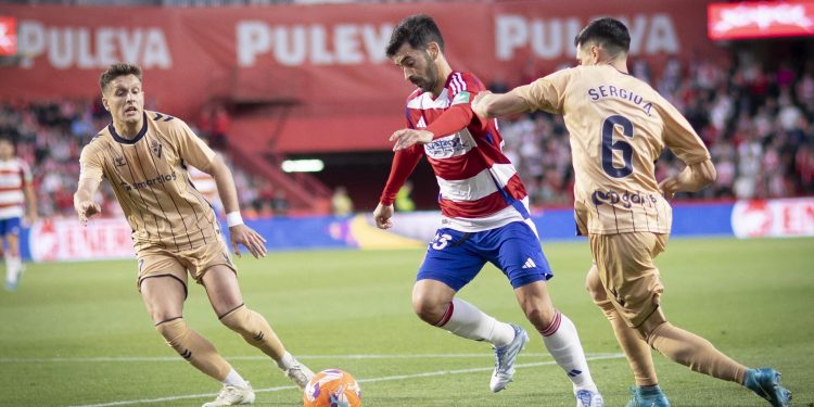 GRANADA. 12.5.25. Jornada 39 de la Liga Hypermotion de Segunda División entre el Granada CF y la SD Eibar en el Estadio de Los Carmenes en Granada. FOTO: ANTONIO.L.JUAREZ. archsev