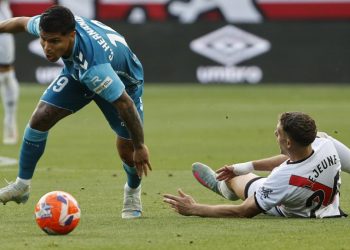 El Rayo resiste y frena al Betis en un duelo de infarto en Vallecas