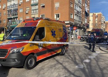 Grave incidente en el centro de Madrid: joven apuñalado en el cuello lucha por su vida