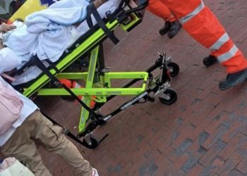 Mujer da a luz en la calle tras negativa de un taxista a llevarla al hospital