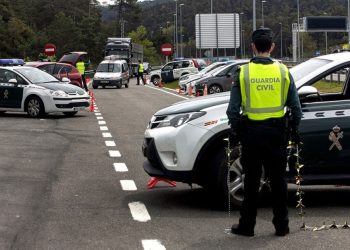 Control de la Guardia Civil destapa más de 130.000 euros escondidos en un coche