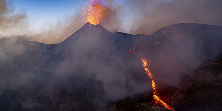 Lava rises from a crater of Mount Etna, Europe's most active volcano, Italy July 2, 2024. REUTERS/Etna Walk/Giuseppe Di Stefano