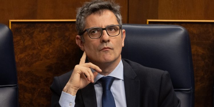 El ministro de la Presidencia, Relaciones con las Cortes y Justicia, Félix Bolaños, durante una sesión de control al Gobierno, en el Congreso de los Diputados, a 22 de mayo de 2024, en Madrid (España). Sánchez comparece hoy en el Congreso para tratar el último Consejo Europeo, la situación en Oriente Medio y la denuncia contra su esposa, Begoña Gómez, por sus actividades profesionales. Esta comparecencia se produce en vísperas del arranque de la campaña electoral de las elecciones europeas y en los días en los que podría producirse la decisión del Gobierno de reconocer a Palestina.
22 MAYO 2024;CONGRESO;PLENO;CUMBRE EUROPEA;ESPOSA;CAMPAÑA;ELECTORAL;ELECCIONES;COMICIOS;EUROPEAS;9J;9 DE JUNIO;PALESTINA;RECONOCER
Eduardo Parra / Europa Press
22/5/2024