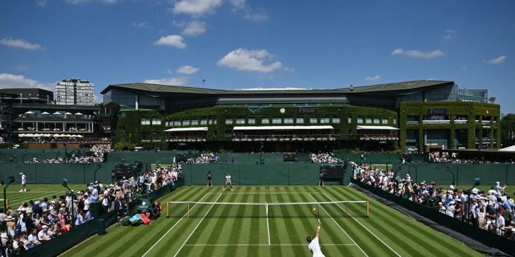 Wimbledon (United Kingdom), 30/06/2025.- General view of a match at the Wimbledon Championships, Wimbledon, Britain, 30 June 2025. (Tenis, Reino Unido) EFE/EPA/DANIEL HAMBURY EDITORIAL USE ONLY