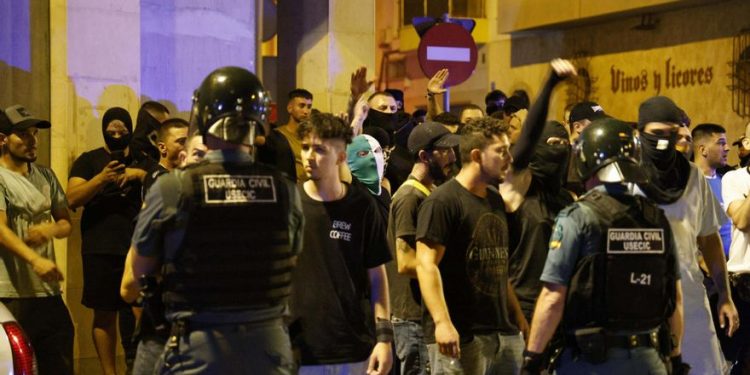 ALTERCADOS GRUPOS ULTRA Y ARABES EN TORRE PACHECO