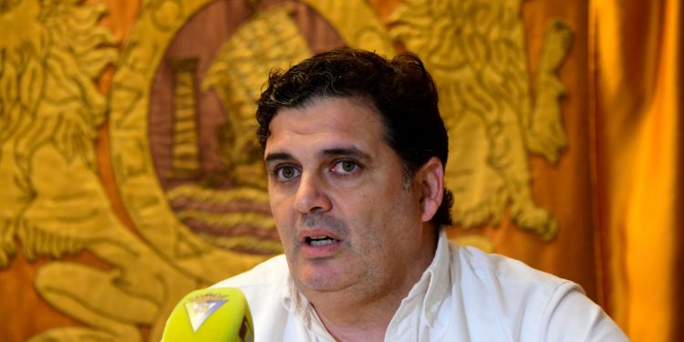 Rafael Contreras durante un acto celebrado en el Ateneo (c) Cádiz CF