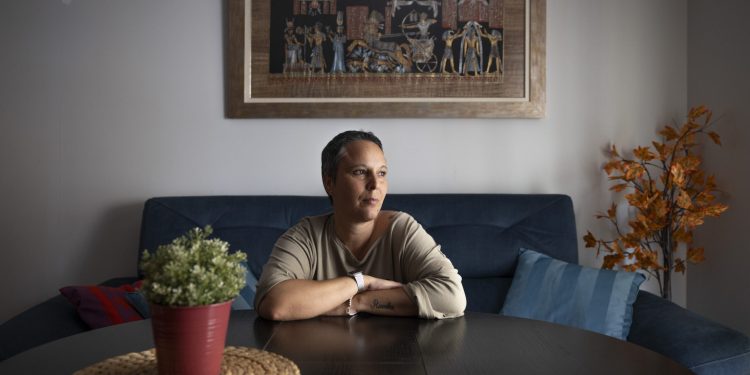 DVD1276(22/07/2025): SEVILLA. La Algaba. Esther Soto, una española deportada desde EE UU, en la localidad sevillana de la Algaba.
FOTO: PACO PUENTES (EL PAÍS)