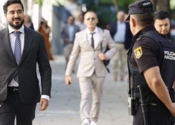 El ultra Alvise Pérez acusa a Armengol de blanquear fondos públicos con la compra de hoteles en el Caribe