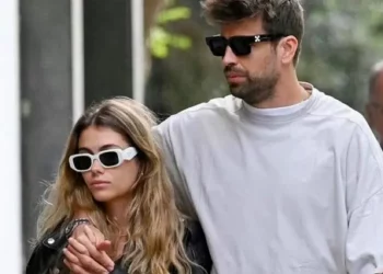 Piqué acompaña a su FC Andorra en Ceuta junto a Clara Chía