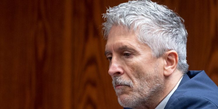 sumar marlaska cierre cie regularizacion inmigrantes congreso diputados