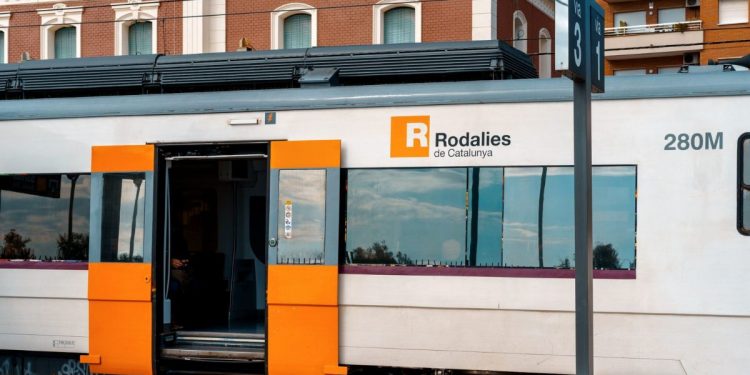 estado rodalies catalunya lunes 2 febrero 2026 lineas bus tren