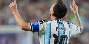 Argentina 3 – Argelia 0: Messi firma un hat-trick en su sexto Mundial e iguala a Klose