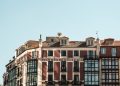 La brecha habitacional se dispara: 14 capitales exigen ingresos de más de 2.500 euros al mes para comprar casa