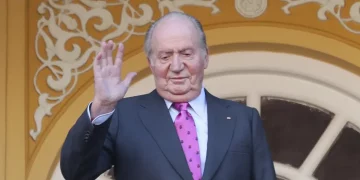 Juan Carlos I aterriza en Galicia en su tercera visita del año para disfrutar de las regatas en Sanxenxo