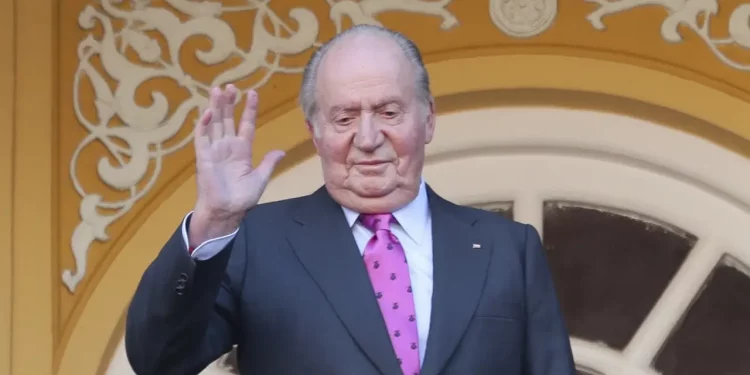 Juan Carlos I aterriza en Galicia en su tercera visita del año para disfrutar de las regatas en Sanxenxo