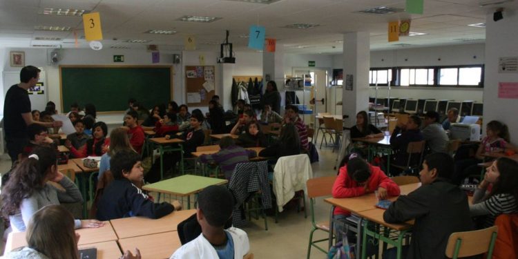 La ley que baja las ratios en el aula y reduce la jornada docente afronta su primer examen parlamentario
