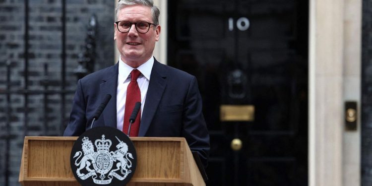 Keir Starmer dimite como primer ministro del Reino Unido y abre paso a la sucesión laborista