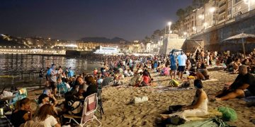 Ceuta celebra la noche de San Juan con música frente al mar, la quema del ‘Juanillo’ y un novedoso espectáculo de drones