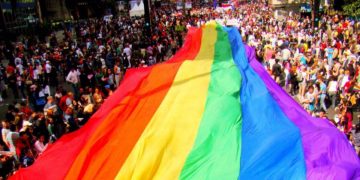 El CIS estrena su encuesta de diversidad sexual: amplio consenso con los derechos LGTBIQ+ pero alerta por hostilidad cotidiana