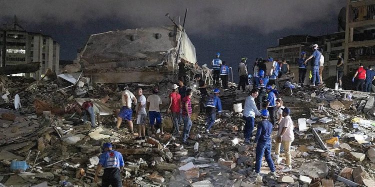 El Gobierno busca a 68 españoles sin localizar tras el devastador terremoto en Venezuela