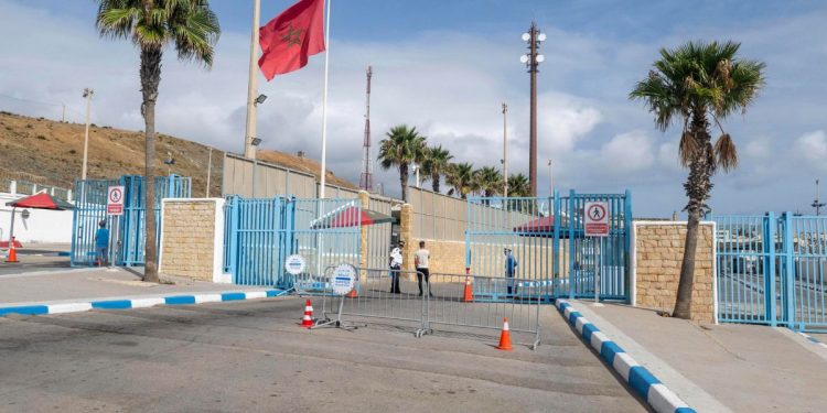 Intervenido un vehículo con matrícula diplomática en el Tarajal con más de 500 kilos de tabaco de shisha