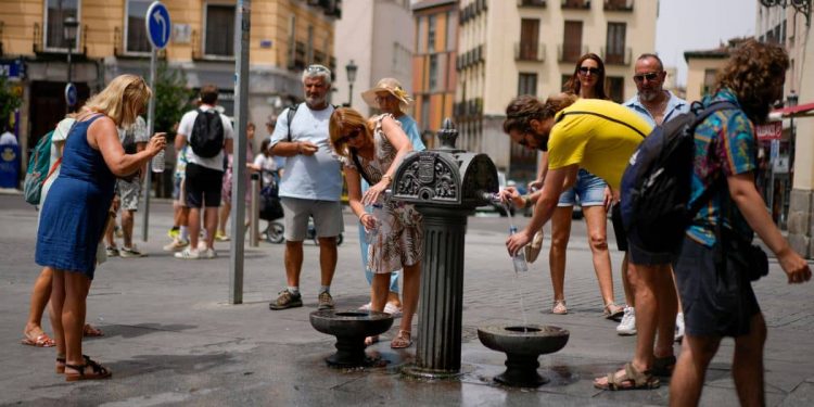 El aviso amarillo por altas temperaturas se mantiene en cinco comunidades con máximas de hasta 38 grados
