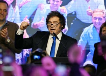 Milei carga contra la corrupción socialista en España y alude a las «manos muy porosas» de Rodríguez Zapatero