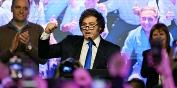 Milei carga contra la corrupción socialista en España y alude a las «manos muy porosas» de Rodríguez Zapatero
