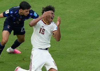 España confirma el liderato del grupo H ante Uruguay gracias a la solidez defensiva y un gol de Baena
