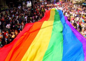 Unas 2.000 personas marchan en Barcelona en el 50 aniversario de la lucha LGTBI+ y claman contra el modelo comercial