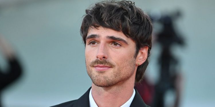 La exdirectora de casting de James Bond descarta a Jacob Elordi como 007: «Ya sabemos demasiado de él»