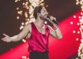 Manuel Carrasco responde a las críticas sobre su vestuario en su último concierto en Madrid: «¿Todavía vamos por ahí a estas alturas?»