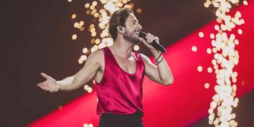 Manuel Carrasco responde a las críticas sobre su vestuario en su último concierto en Madrid: «¿Todavía vamos por ahí a estas alturas?»