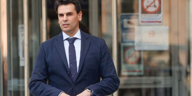 El novio de Ayuso aporta a la jueza fotos de vecinos que detectaron a periodistas cerca de su inmueble