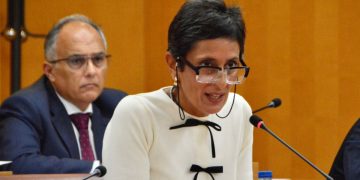 Choque en la Asamblea: Chandiramani acusa al PSOE de tumbar el albergue municipal con su recurso judicial