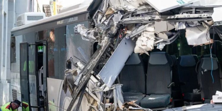 Aumentan a 46 los heridos, cuatro de ellos críticos, en un grave accidente de autocar en el centro de Lleida