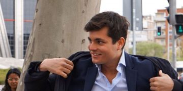 Un juez dicta una orden de detención contra Vito Quiles, que prevé entregarse mañana