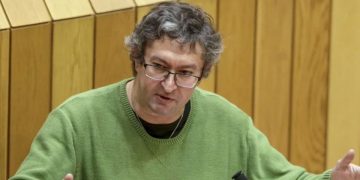 Condenado a nueve años y medio de cárcel el exdiputado gallego Xabier Ron por violar a una menor