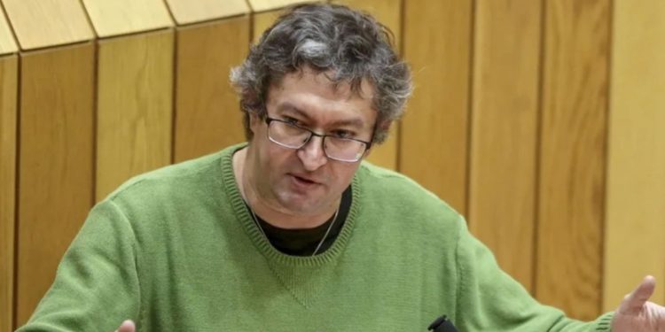 Condenado a nueve años y medio de cárcel el exdiputado gallego Xabier Ron por violar a una menor