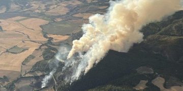 El incendio de La Fueva obliga a mantener evacuados a los vecinos de Morillo de Monclús