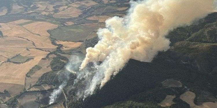 El incendio de La Fueva obliga a mantener evacuados a los vecinos de Morillo de Monclús